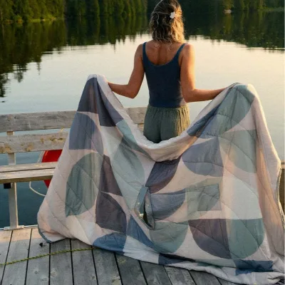 Detour Ultralight Winter Puffy Camping Blanket 30D Ripstop Polyester Waterproof Outdoor Custom Logo Scenic Print Travel Throw