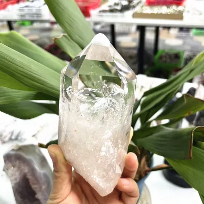 Wholesale Natural Crystal Obelisks Raw Clear Quartz Crystal Point Quartz Wand Healing Crystal Tower