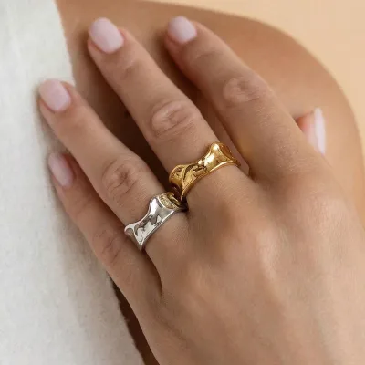 Stainless Steel Heavy-duty Embossed Irregularly Wrinkled Open Ring, a Popular Style Among Europeans and Americans.