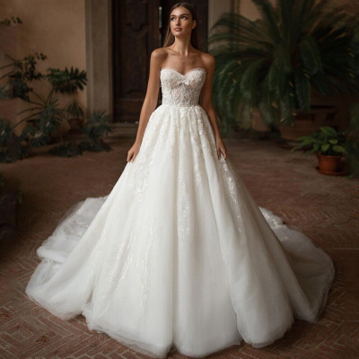 2023 Lace Princess Wedding Dresses Sweetheart Appliques Pleats Bride Ball Gowns Strapless Bridal Wedding Gowns