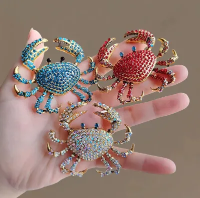 Luxury Personality Electroplated Rhinestone Crab Brooch High-End Fashion Full Diamond Red Blue Color Women Clothes Brooch Pins