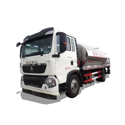 Hot New Howo 12Ton Asphalt Distributor Truck 4x2 Road Asphlt Paving Machinery Bitumen Sprayer Truck