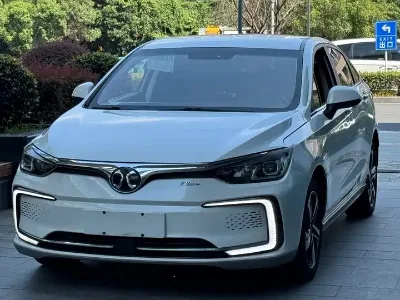 Factory Price EU5 Electric Sedan Automatic Gearbox AWD Drive High-Performance New Energy Vehicle From China