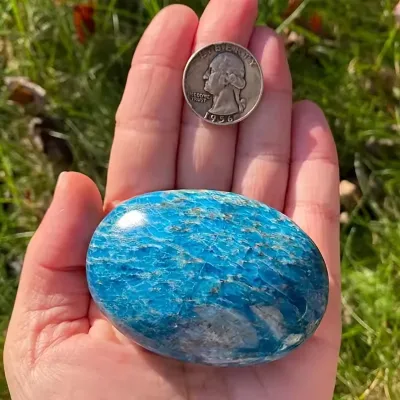 Wholesale Polished Blue Apatite Crystal Palmstone Feng Shui Gift for Meditation Home Decoration Collection