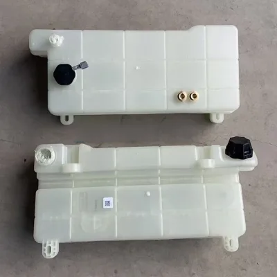 Transparent Coolant Tank With Level Sensor, Double Copper Fittings Leak-proof for Heavy Truck Light Truck Construction Machinery