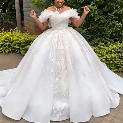 2026 Luxury V Neck Off the Shoulder Wedding Gown Handmade Glitter Sequins Embroidery Royal Ballgown Dress with Chapel Train