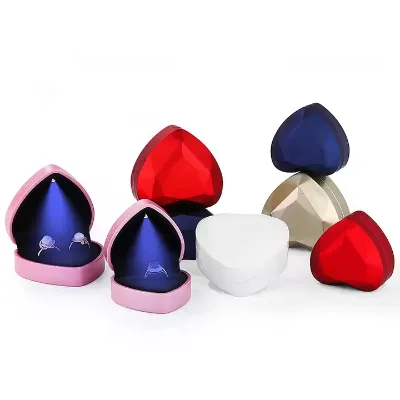Portable Heart-shaped LED Ring Box, Pocket-sized Engagement and Wedding Gift Jewelry Box