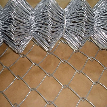 High Quality Cyclone Wire Mesh Safety Fencing Security Fence with 6 Feet Powder Coated Galvanized Iron 10mm Chain Link
