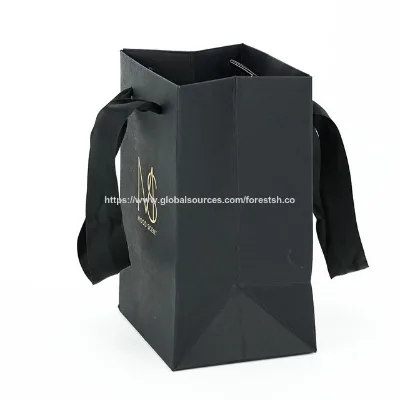 Black Luxury Shopping Paper Bag with Handles Gold Stamping Printed Logo Customizable Black Gift Paper Bags for Promotions