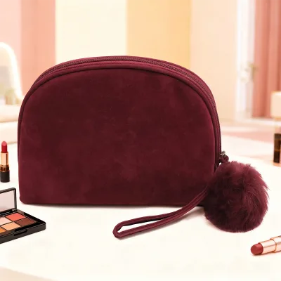 Personalized Bridesmaid Gift Bag with Wrist Strap Aesthetic Velvet Makeup Bag for Wedding Favor Travel Cosmetic Wash Bag