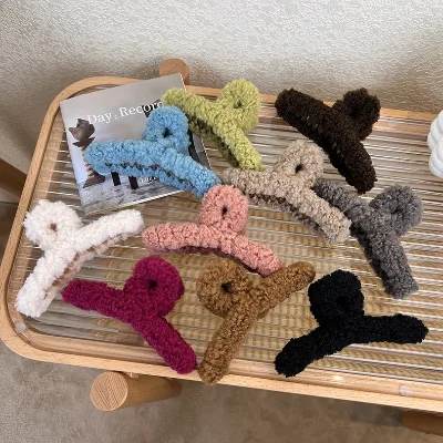 14 cm Winter Lamb Hair Fur Clip Geometric Cross Design Candy Color Fabric Covered Durable Plastic Hair Clips for Girls