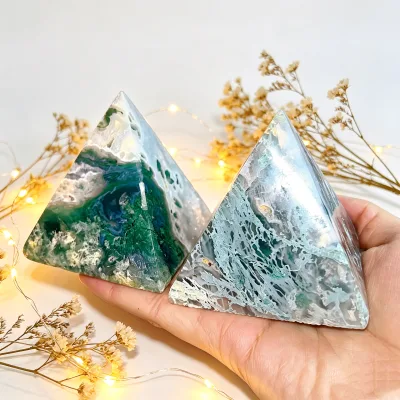 Wholesale Natural Nice Pattern Crystal Stones Green Moss Agate Pyramid for Healing Decoration