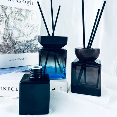 Wholesale Home Aroma Deluxe Square Glass Bottle with Screw Cap and Screen Printing Luxury Black