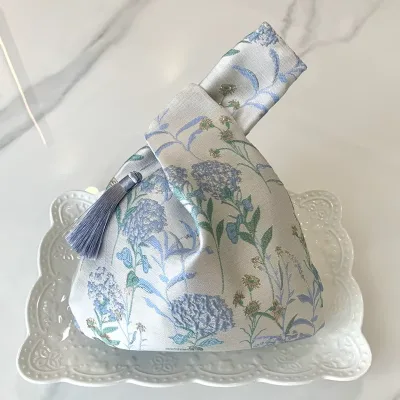 Chinese Style Vintage Gold Jacquard Fabric Wedding Festival Gift Pouch 3D Embroidery Flower Wrist Bag with Tassels