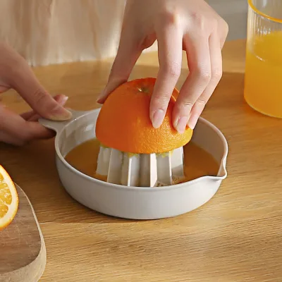 Lemon manual juicer, press-type fruit and orange juicer, portable fruit and vegetable juicer cup