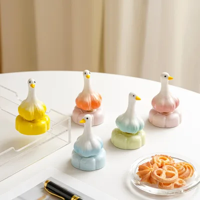 New Jingdezhen Ceramics, Garlic Duck Rotating Ornaments, Rotating Office Car Mounted Porcelain, Scenic Spot Accessories