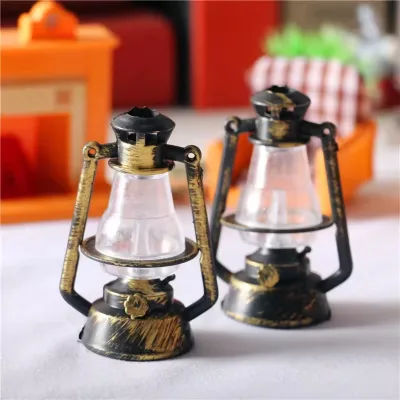 Dollhouse Miniature Accessories Mini Christmas Kerosene Lamp Light (can Be Lighted) for Dollhouse Decoration
