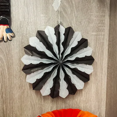 Machine-Made Tissue Paper Cartoon Star Round Shape Hanging Ornaments Black White for Halloween Thanksgiving Parties High Quality