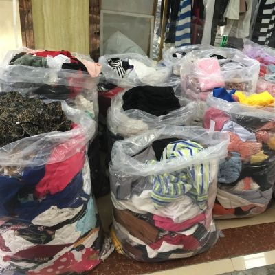 Apparel Stock Factory Selling Branded  t Shirt  Clothing Used Clothes