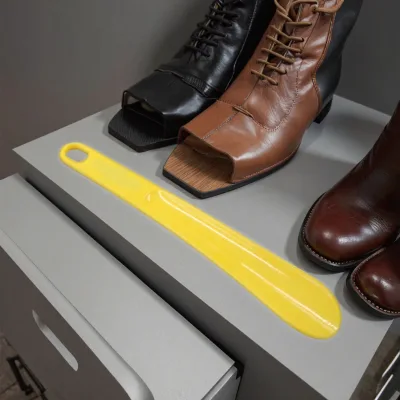 High Quality Plastic Long Shoe Horn Shoe Helper for Women 25.4x4.8cm