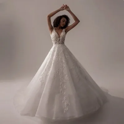 Elegant Delicate Beaded Halter Deep V-neck Lace Embroidery Beaded Sequin Wedding Dress Sparkle Dress