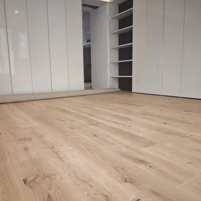 European Oak Engineered Wood Flooring 18mm Rustic ABCD Grade UV Lacquered CE E0 E1 T&G Multilayer Soundproof for Hotel Project