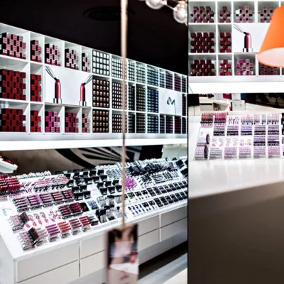 Minimalist White Cosmetic Display Cabinets with LED Backlight for High-end Beauty Product Retail Fitting