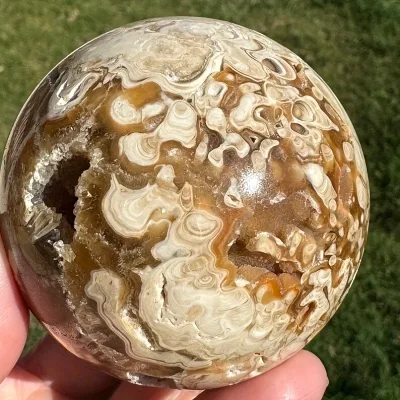 Hot Selling Natural Healing Crystal Stone Polished Amber Calcite Sphere for Home Decor Christmas Gifts
