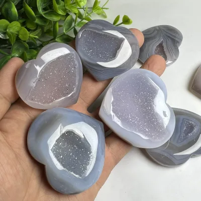 Natural Druzy Agate Heart Crystal Geode Agate Cluster Hearts for Healing Home Decor Gift and Decoration