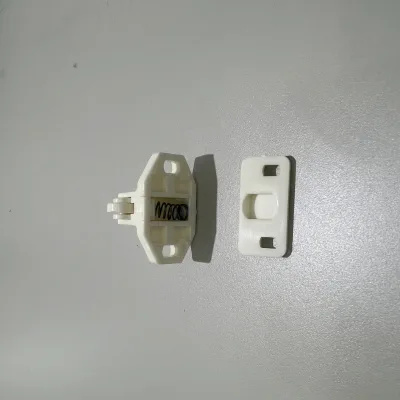 Single-Roller Catch Cabinet Door Closure Latch Plastic Use Convenient Protection Long Service Life