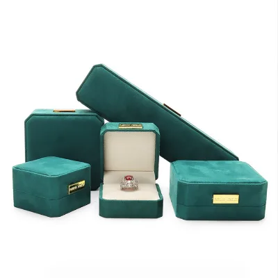 Good Quality Jewelry Packing Box Flannel Jewelry Organizer case Jewelry Storage Box with Metal Buckle Boxes