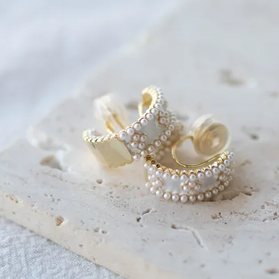 Lucky Flower Shaped Hoop Earrings Waterproof Pearl Gold Plated Clip on Earrings Romantic Luxury Baroque Style Jewelry