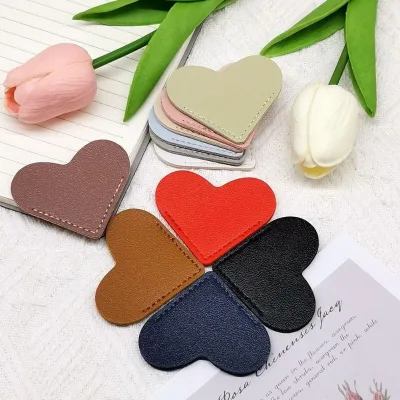 Hot-selling PU Bookmark Wholesale Soft Promotion Leather Souvenir Gift Eco-Friendly Cartoon Bookmark Custom Heart Bookmark
