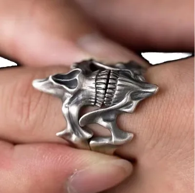 Sophisticated Cool Retro Silver Black Shell Inlaid Skull Cluster Ring Vintage Punk Gothic Style Resizable Alloy Jewelry