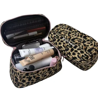 Wholesale Large Capacity Women Storing Travel Cosmetics Waterproof Durable Leopard Print Makeup Bag