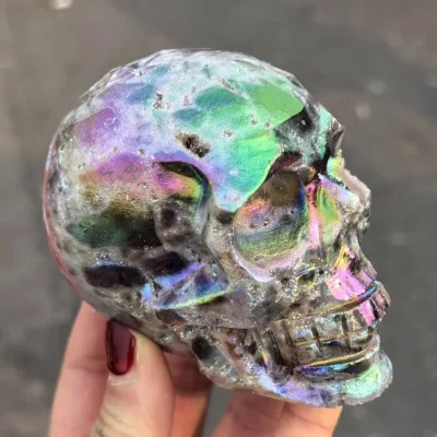 Wholesale CrystalHola Dragon Blood Skulls Crystal Stone Carved Polished Feng Shui for Home Decor Unique Holiday Gifts