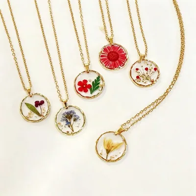 Romantic Real Dried Flower Necklace Handmade Eternal Flower Resin Pendant for Mother's Day Anniversary Gift Jewelry for Women