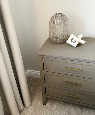 Greige Oak Veneer 3-Drawer Chest Nightstand MDF Solid Wood Frame Fluted Side Panels Brushed Champagne Gold Handle Modern Bedroom