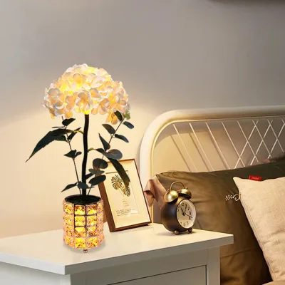 Solar-powered Hydrangea Flower Nightlight Lamp LED Desk Decoration for Home Restaurant for Holiday Gift-Giving IP65 Rating