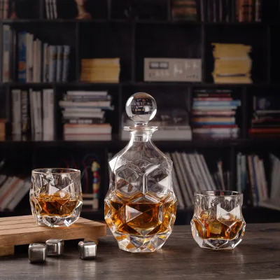 Wholesale 750ml Crystal Glass Whiskey Decanter with Heavy Base Transparent Glass Decanter for Whiskey Wine for Business Gifts