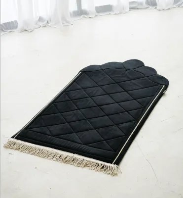 Modern Simple High Quality Muslim Non-slip Prayer Mat Washable Embroidered Islamic Prayer Mat with Tassels