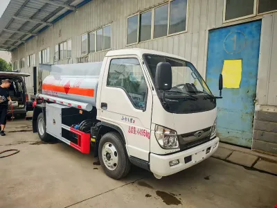 Factory Direct Sale Foton 2CBM Fuel Tank Truck Refueler & Refueling Tender