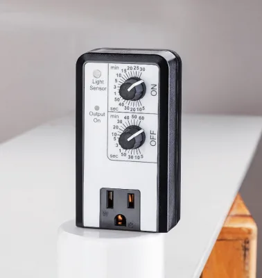 Wholesale BNQ-60/U97 Photocell Repeat Cycle Outlet Timer 15A US Plug Day Night 24 Hour Automatic Intermittent Light Controller