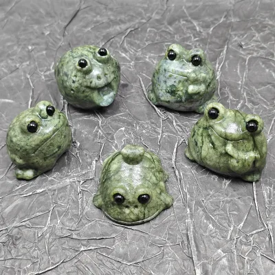 Wholesale Natural Stone Green Jade Frog Amazing Animal Frog Carving Cute Stone Crafts for Perfect Gifts