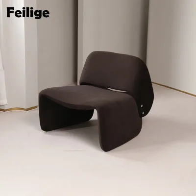 Minimalist casual chair | A chair with a simple aesthetic and relaxing design