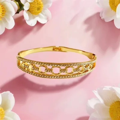 A hot-selling gold bracelet for women in Europe and America, available wholesale stock