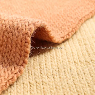 China Wool Yarn Iceland Roving Worsted Wool 3.1Nm/1 Bulky Yarn for Sweaters