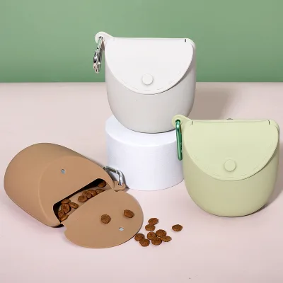 2025 New Design Self-Closing Silicone Pet Feed Snack Reward Training Bag for Puppy Travel or Outdoor Use