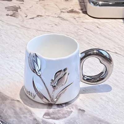 Wholesale Luxury Aesthetic Tulip Ceramic Coffee Mug Silver Handle 3D Relief Flower Design 400ml Hot Beverage Reusable BPA Free