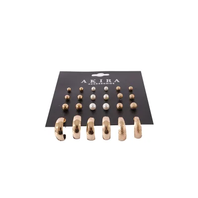 Minimalist Square Ear Studs for a Clean and Sophisticated Finish